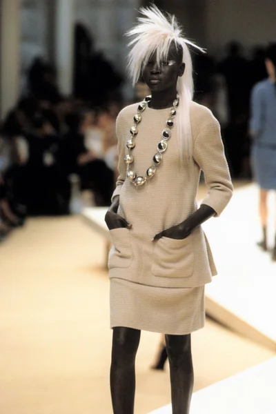 Look 17